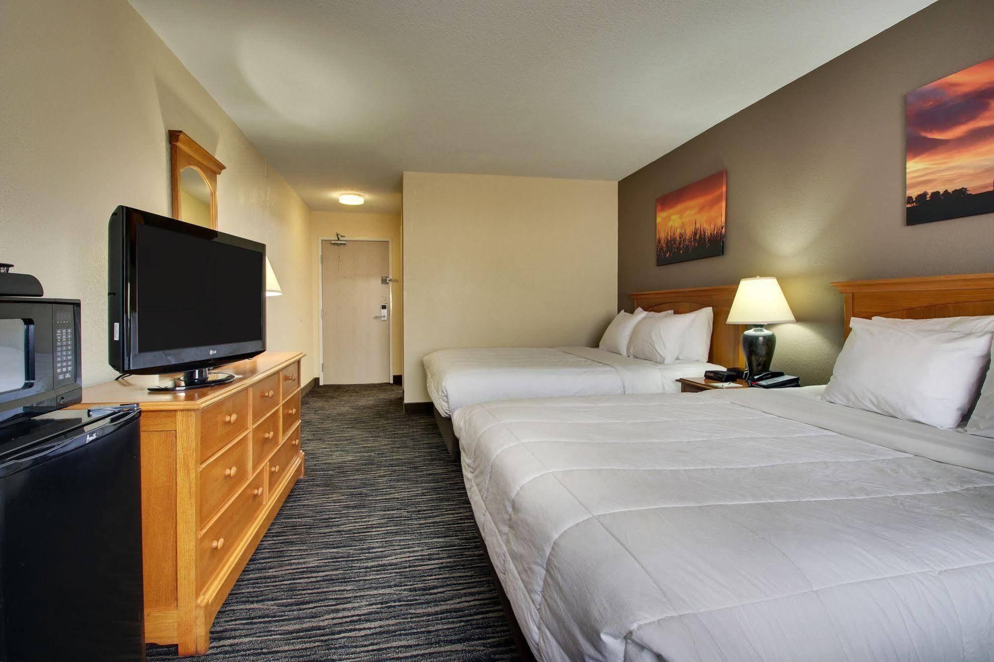 Everspring Inn & Suites Oskaloosa Zewnętrze zdjęcie